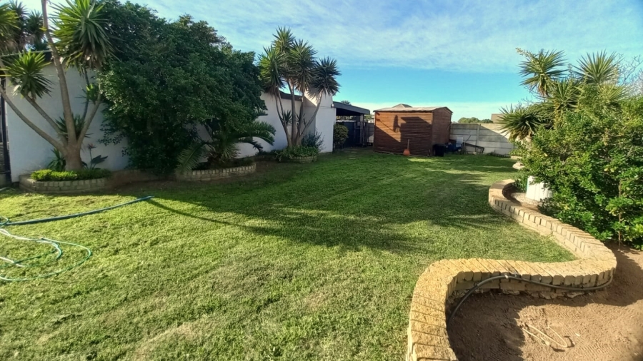 4 Bedroom Property for Sale in Britannia Bay Western Cape